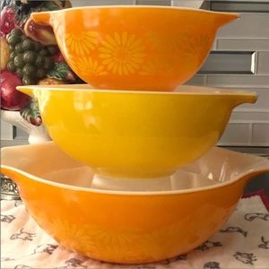 Vintage 3 piece PYREX Sunflower Cinderella Bowls